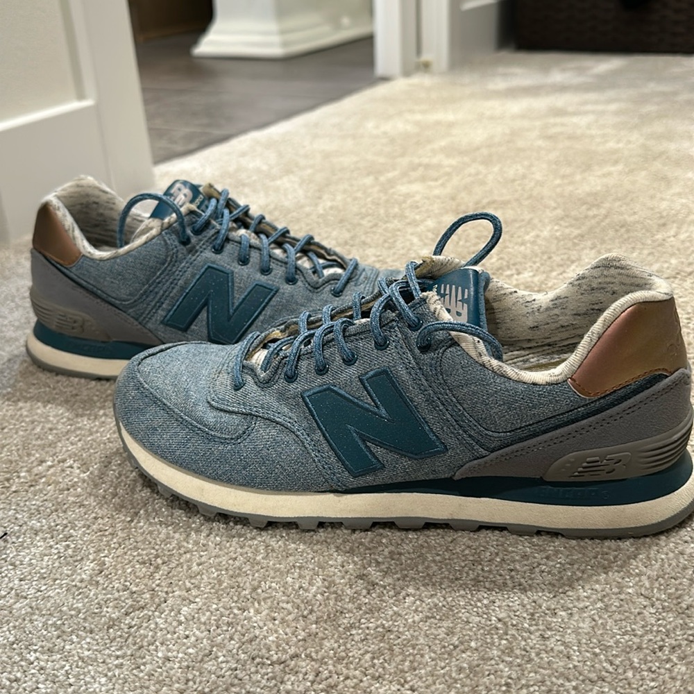 New Balance Tennis Shoes